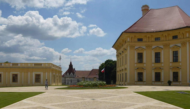 Slavkov - Austerlitz castle - access road and parking place; Investment: 1 473 900 EUR (Source: Office of the Regional Council South-East)