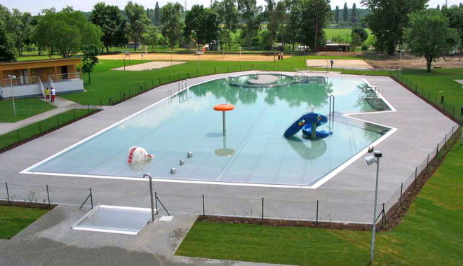 Reconstruction of the open air pool in Hodonín, 2nd phase; Investment: 3 360 737 EUR (Source: Office of the Regional Council South-East)
