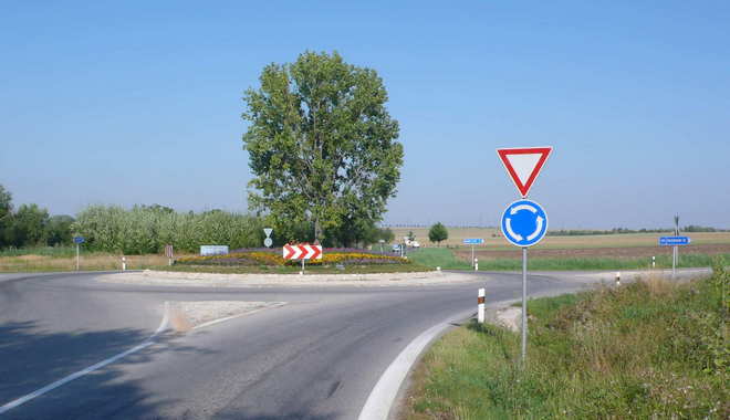 II/408 roundabout junction Kuchařovice II/399; Investment: 233 374 EUR (Source: Office of the Regional Council South-East)
